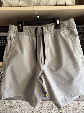 Men's Light Gray Athletic Drawstring Shorts